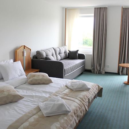 โรงแรม เบสซุงเงอฟอร์ส Rossdorf  ภายนอก รูปภาพ