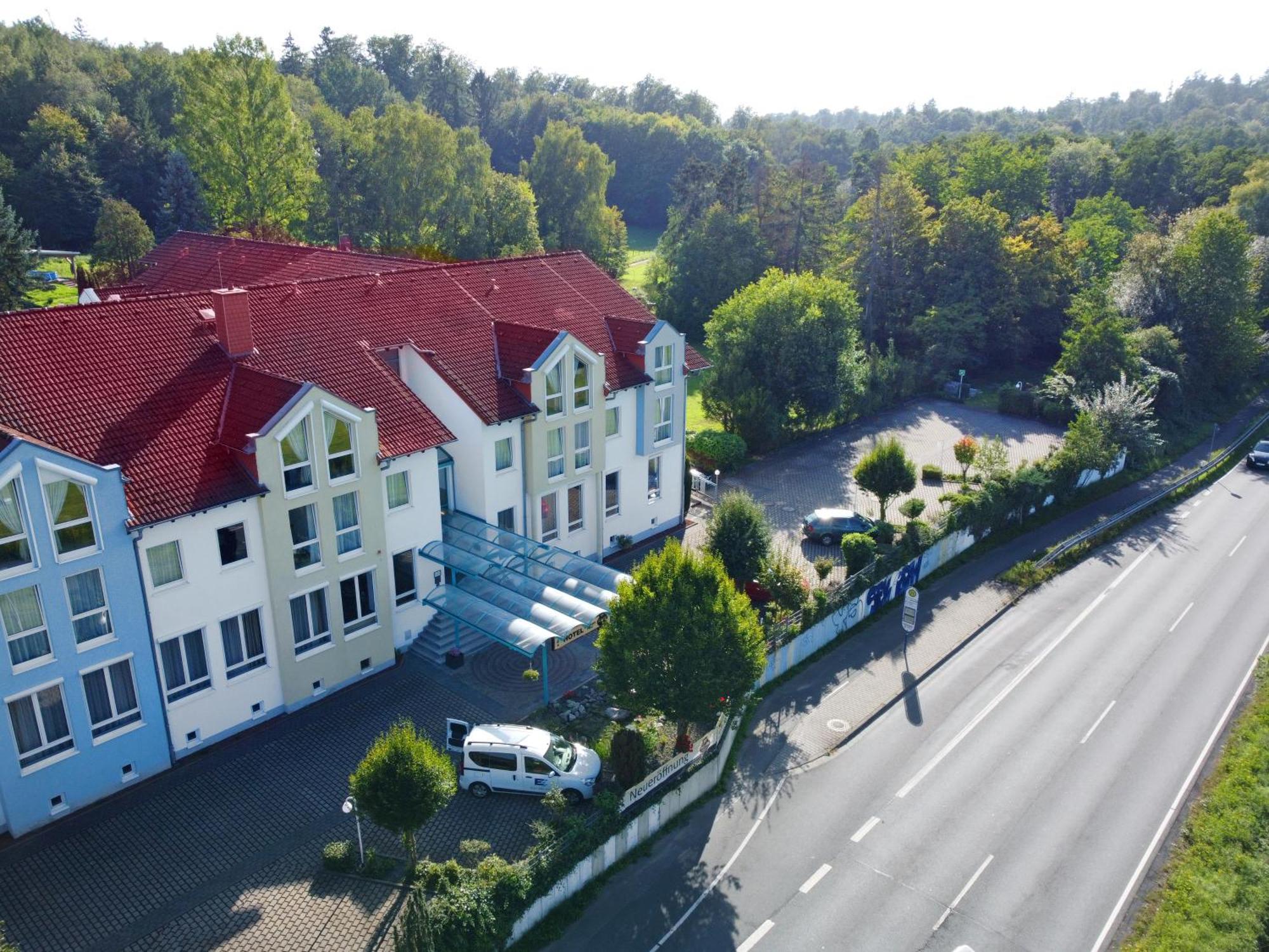 โรงแรม เบสซุงเงอฟอร์ส Rossdorf  ภายนอก รูปภาพ