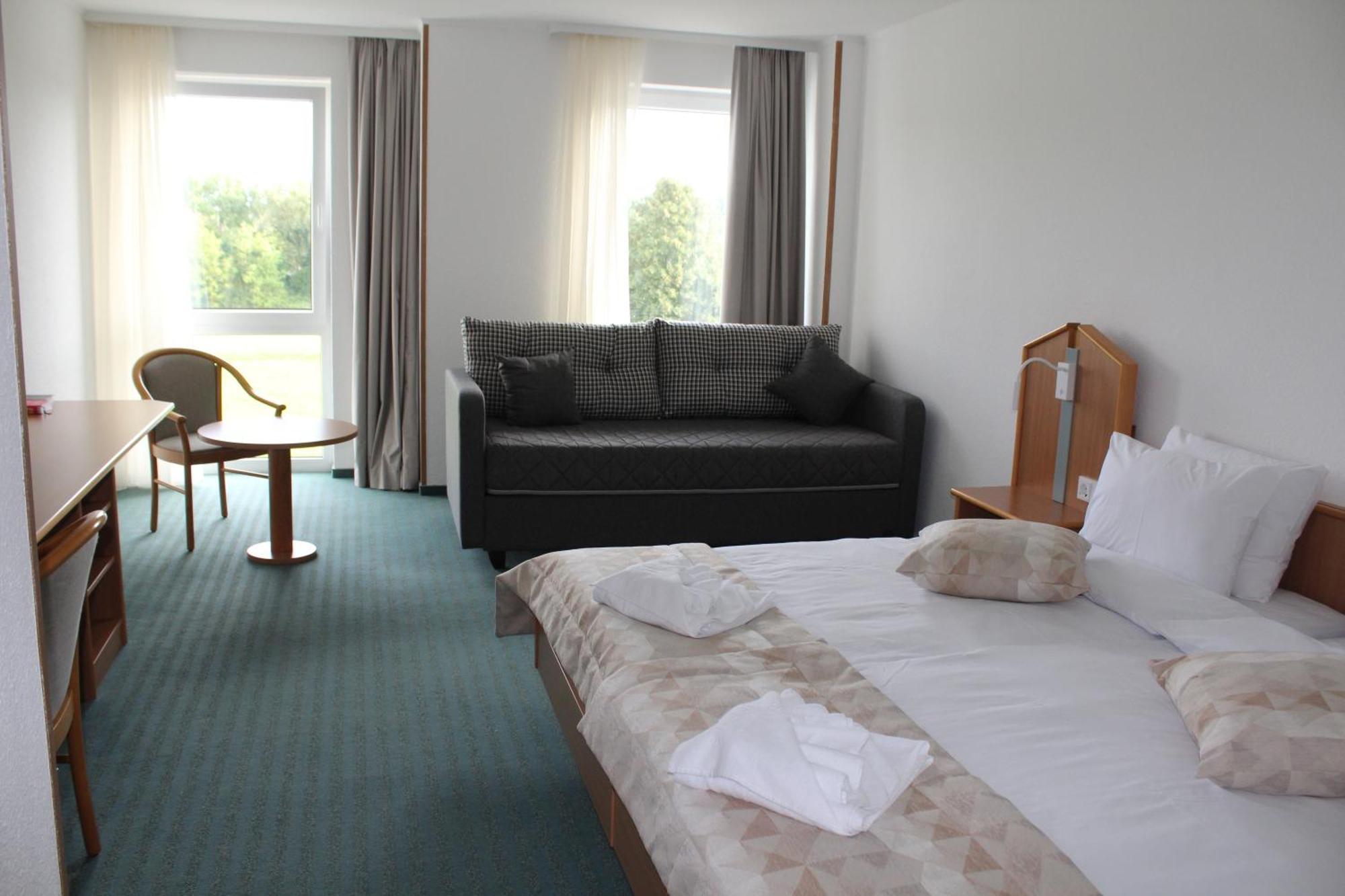 โรงแรม เบสซุงเงอฟอร์ส Rossdorf  ภายนอก รูปภาพ