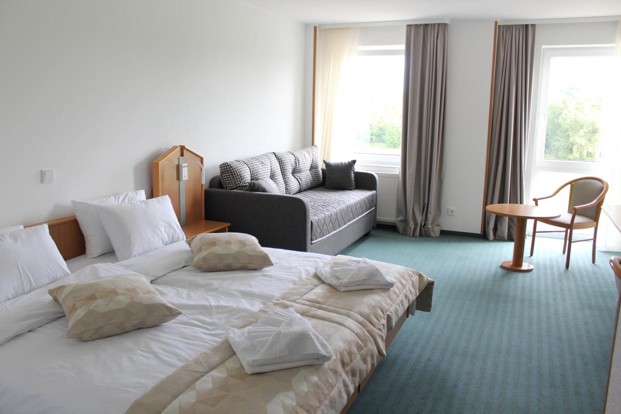 โรงแรม เบสซุงเงอฟอร์ส Rossdorf  ภายนอก รูปภาพ